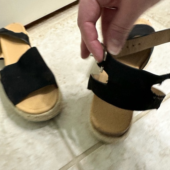 Soda black and tan sandals size 9 - Picture 3 of 4